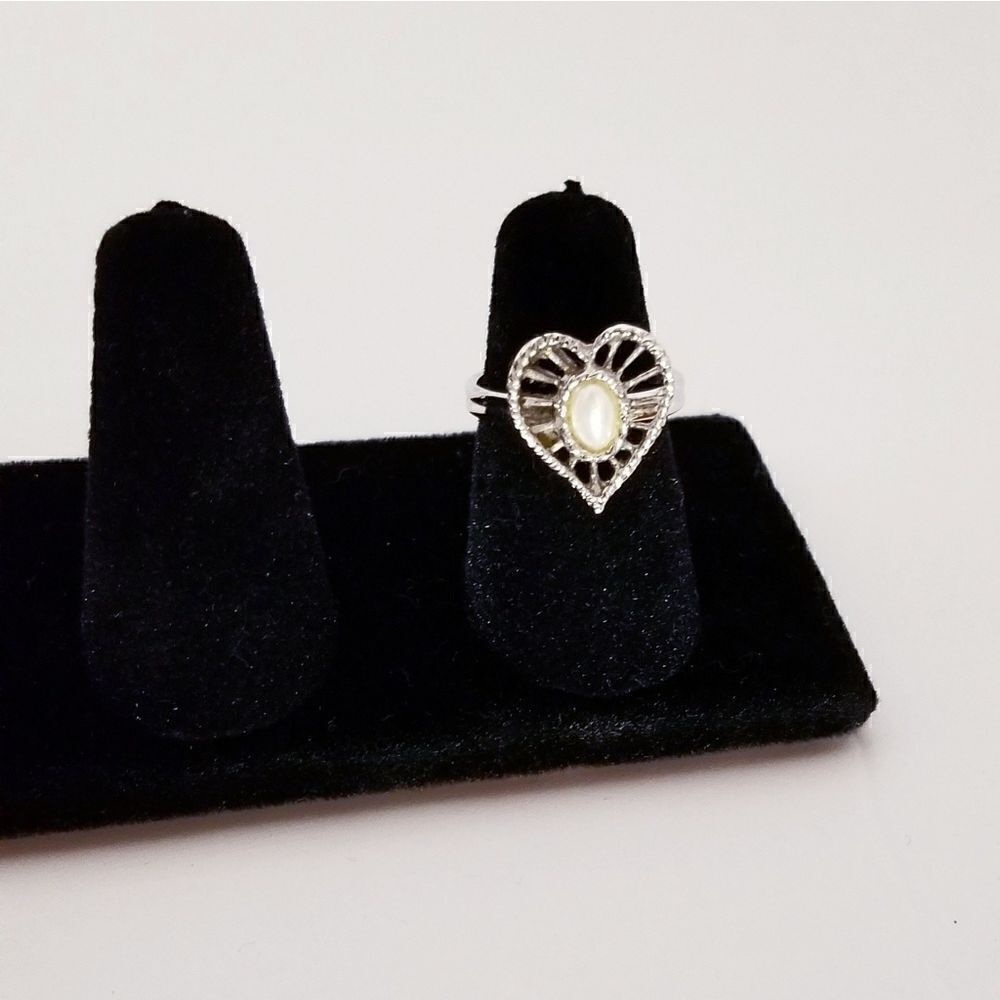 Silver pearl heart ring